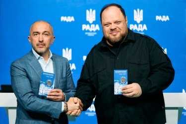 Фото 2 — Нацбанк випустив нову пам'ятну монету, присвячену Верховній Раді