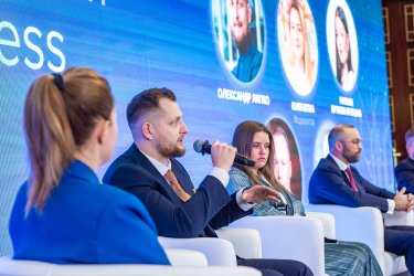 Фото 2 — Майбутнє фінансів: що очікує українців у 2025 році обговорили на конференції UAFIN.TECH