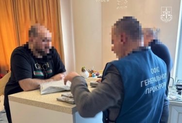 Фото 3 — ДБР затримало п'ятьох учасників схеми з перереєстрації нерухомості Мегабанку на 360 мільйонів (ФОТО)
